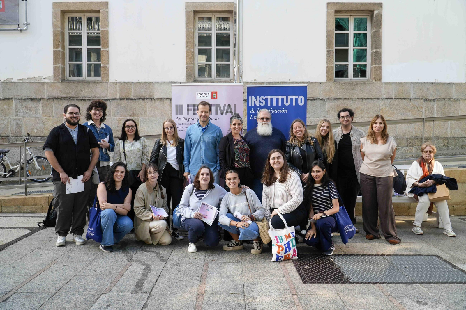 Foto de familia de los investigadores que participaron en la jornada.