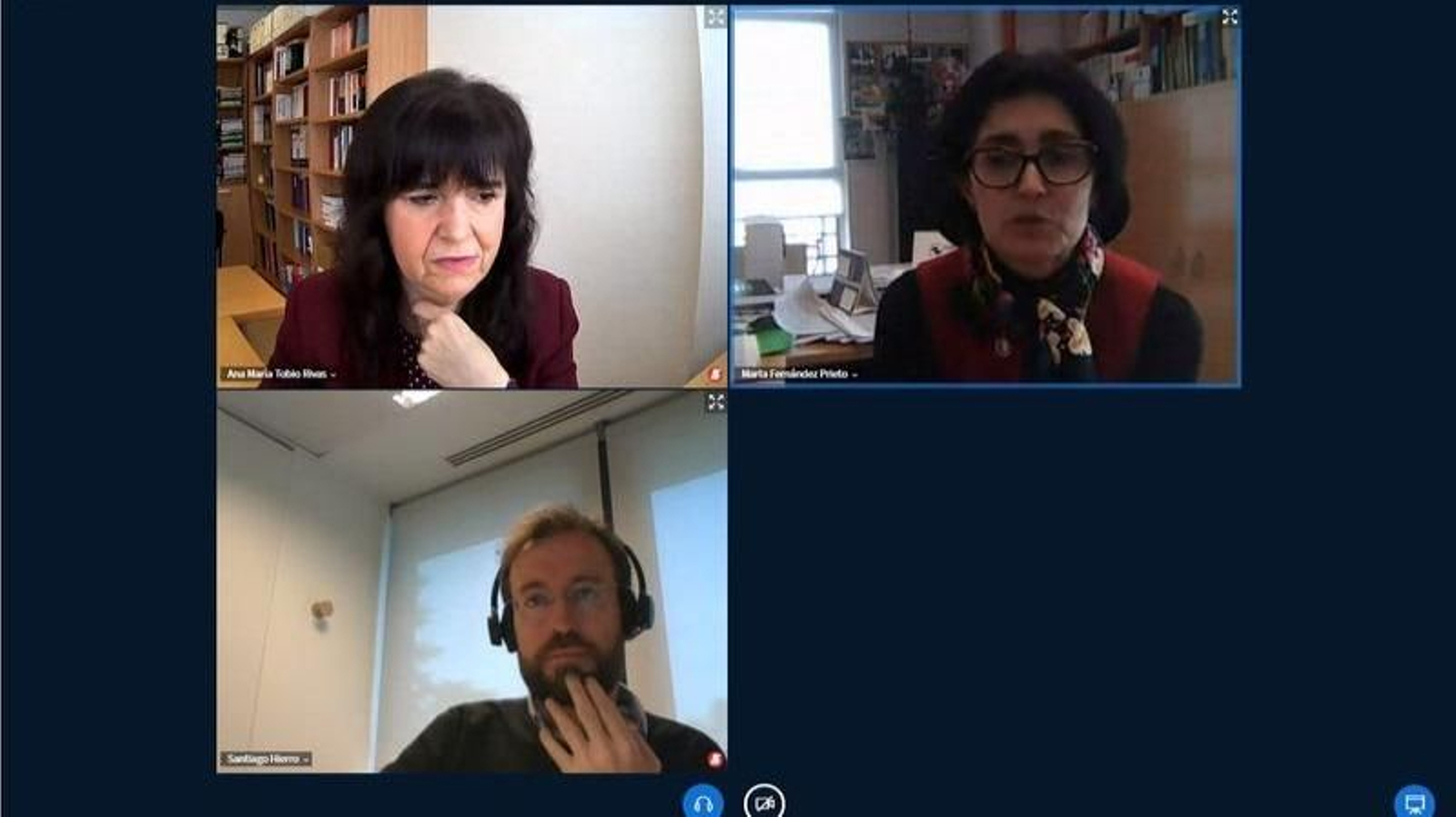 Ana María Tobío, Marta Fernández e Santiago Hierro, durante a videoconferencia.