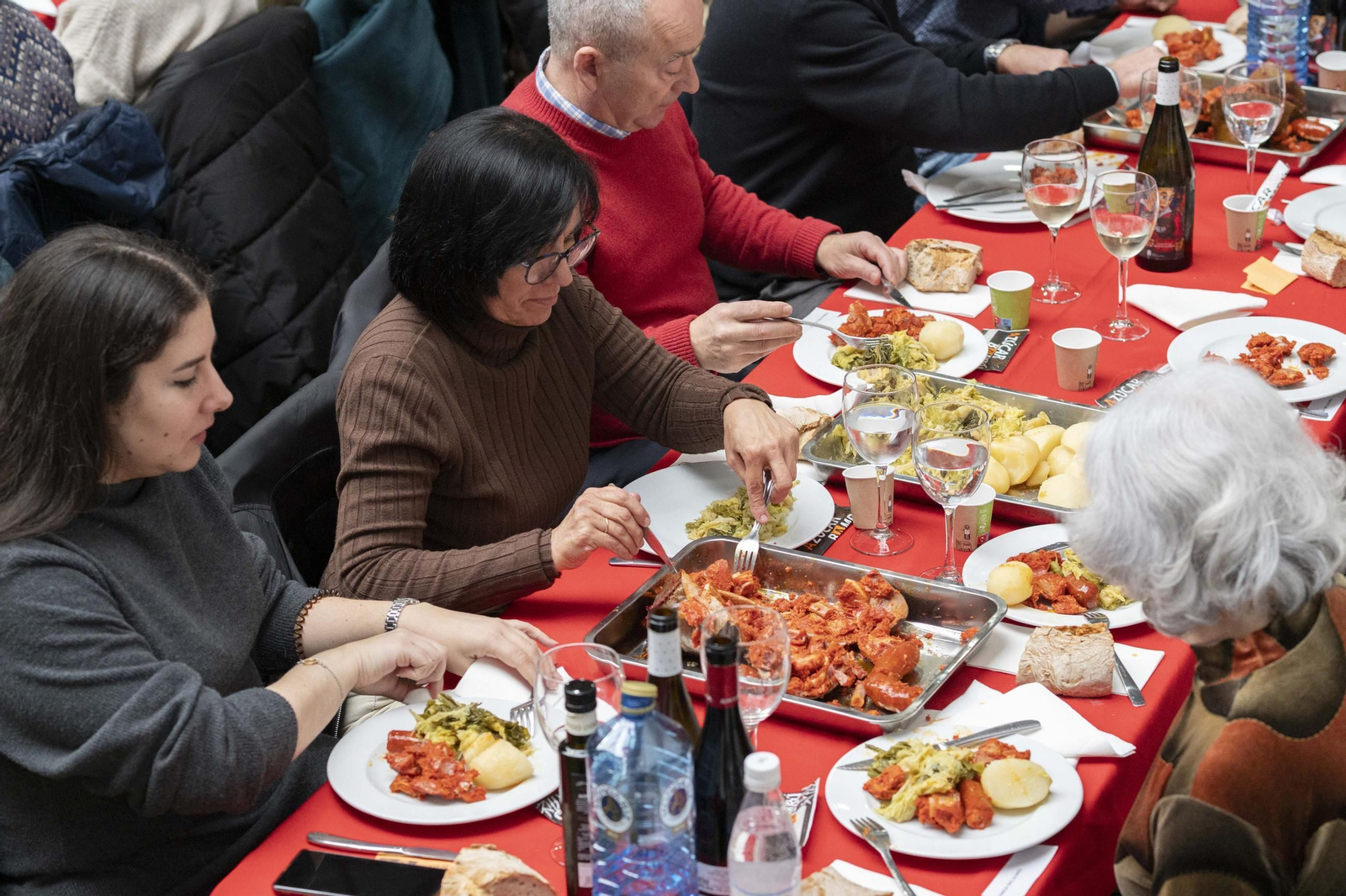 Galería | Botelo, patatas, repollo y chorizo para disfrutar un año más de la tradicional comida popular