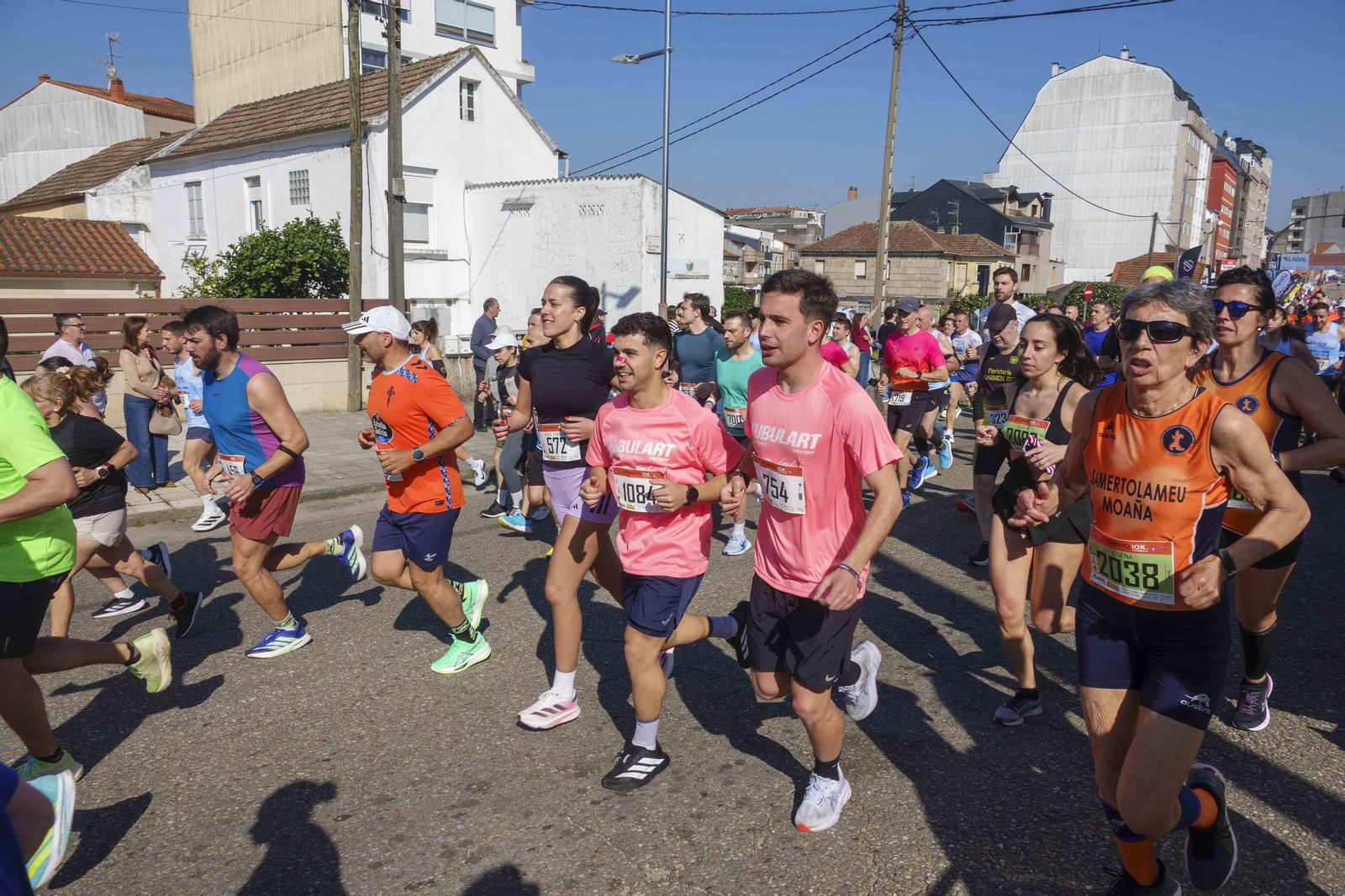 Galería | Pequeños y mayores se divierten en la 10K de Porriño