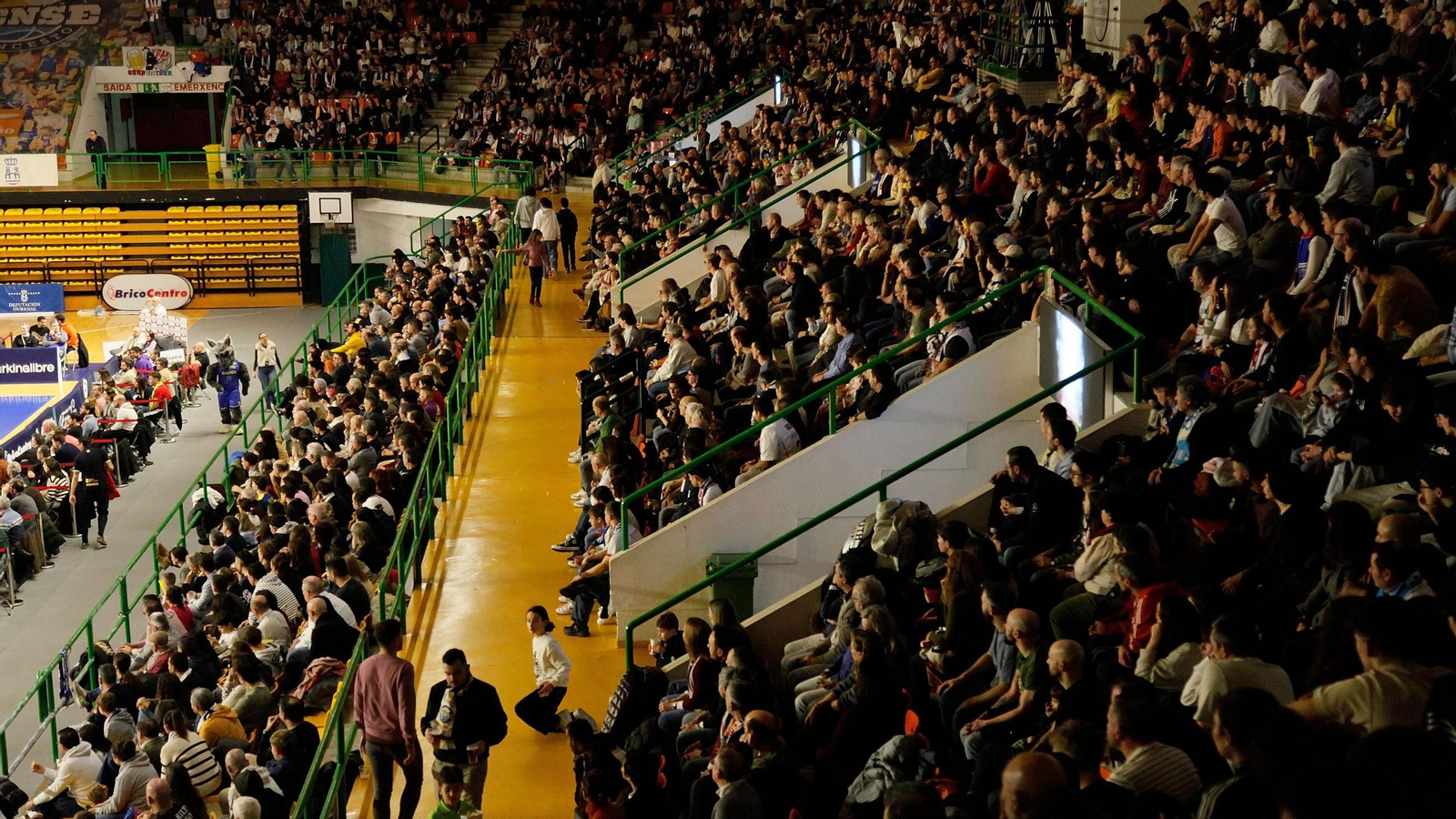 Grada del Pazo a reventar en el partido ante el Obradoiro.