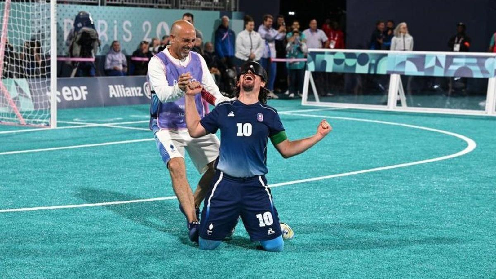 Frédéric Villeroux celebra un tanto en los Juegos Olímpicos.