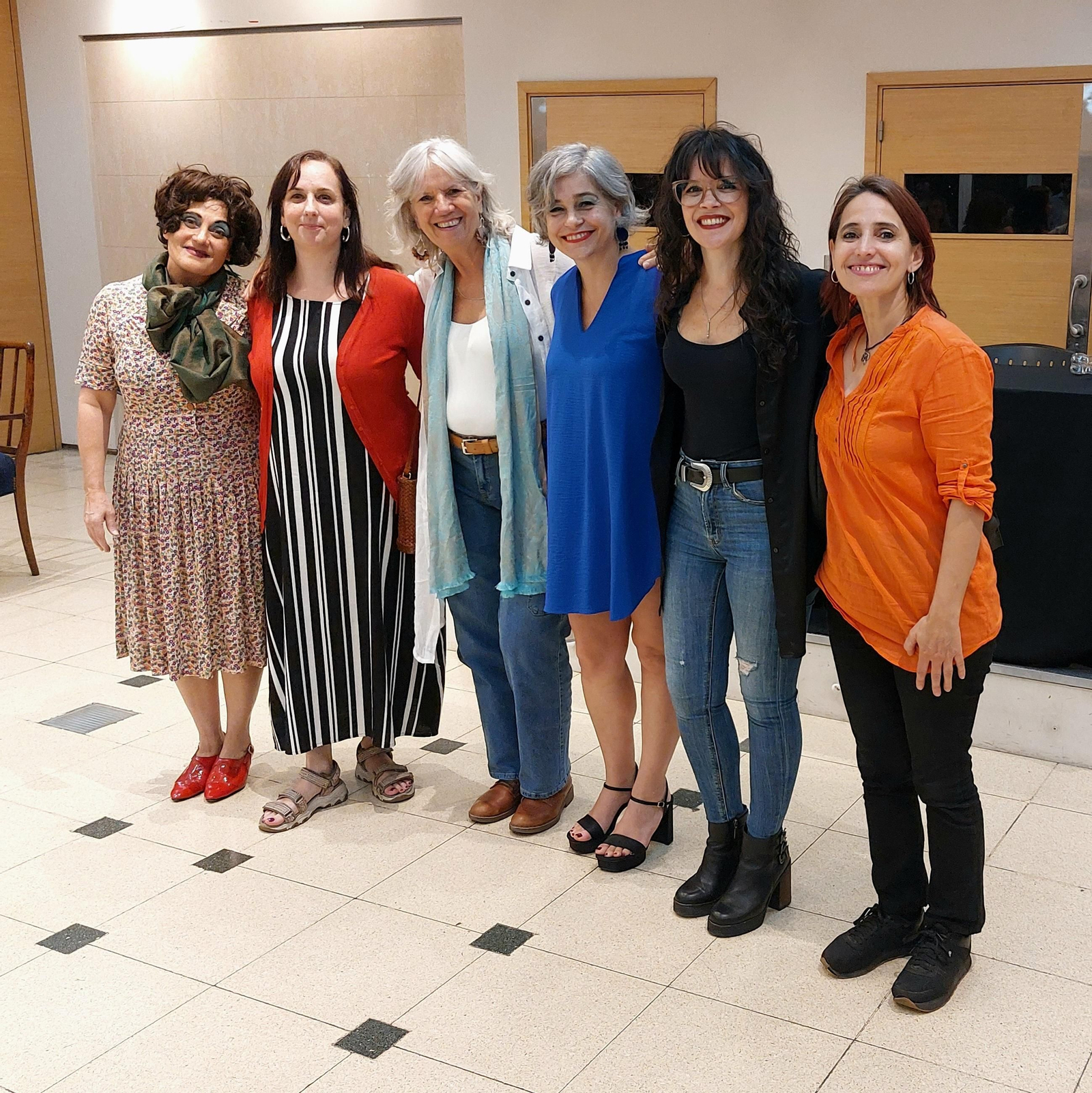 Organización y ponentes posan juntas