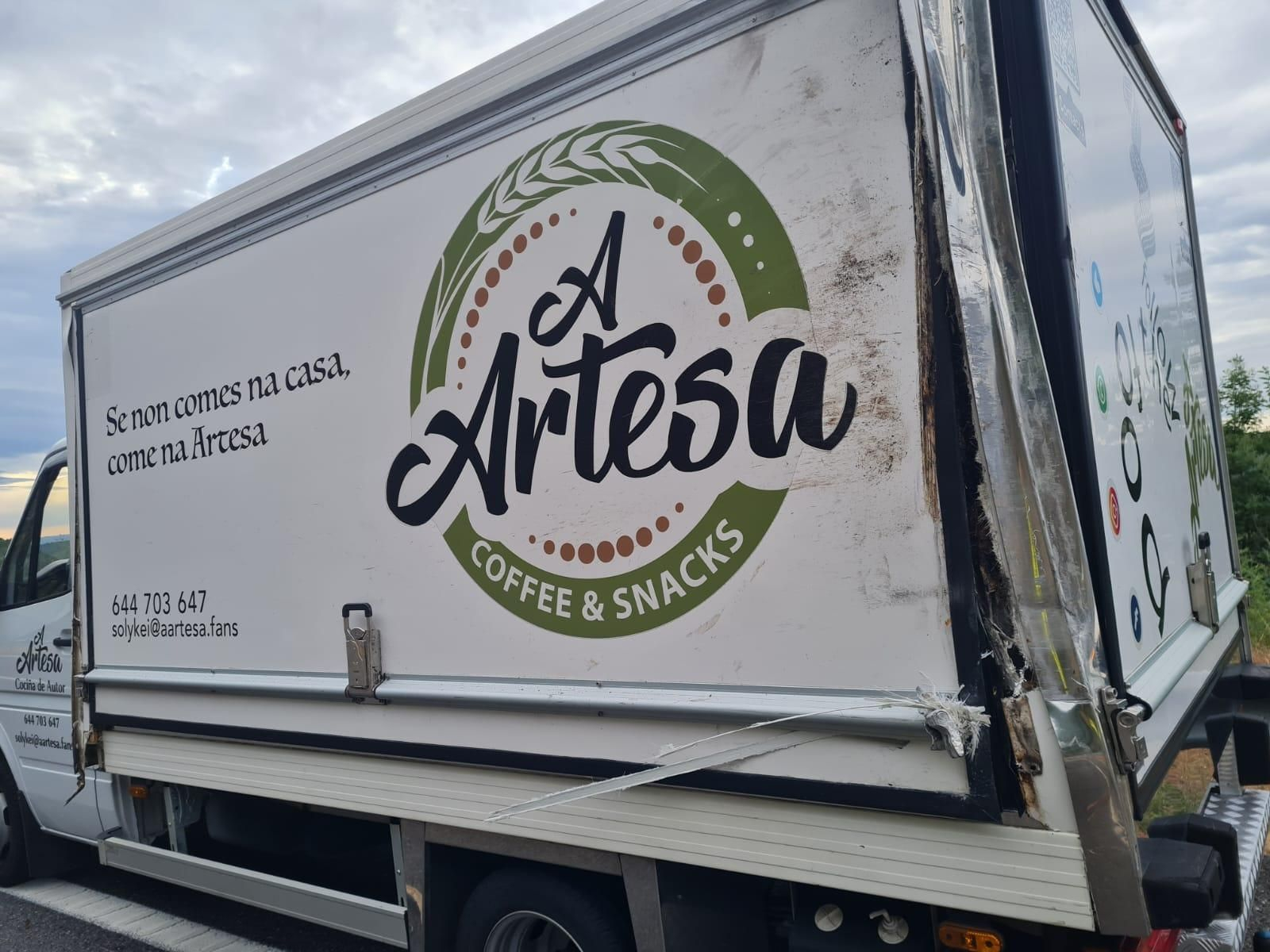 La parte trasera de la food truck, destrozada.