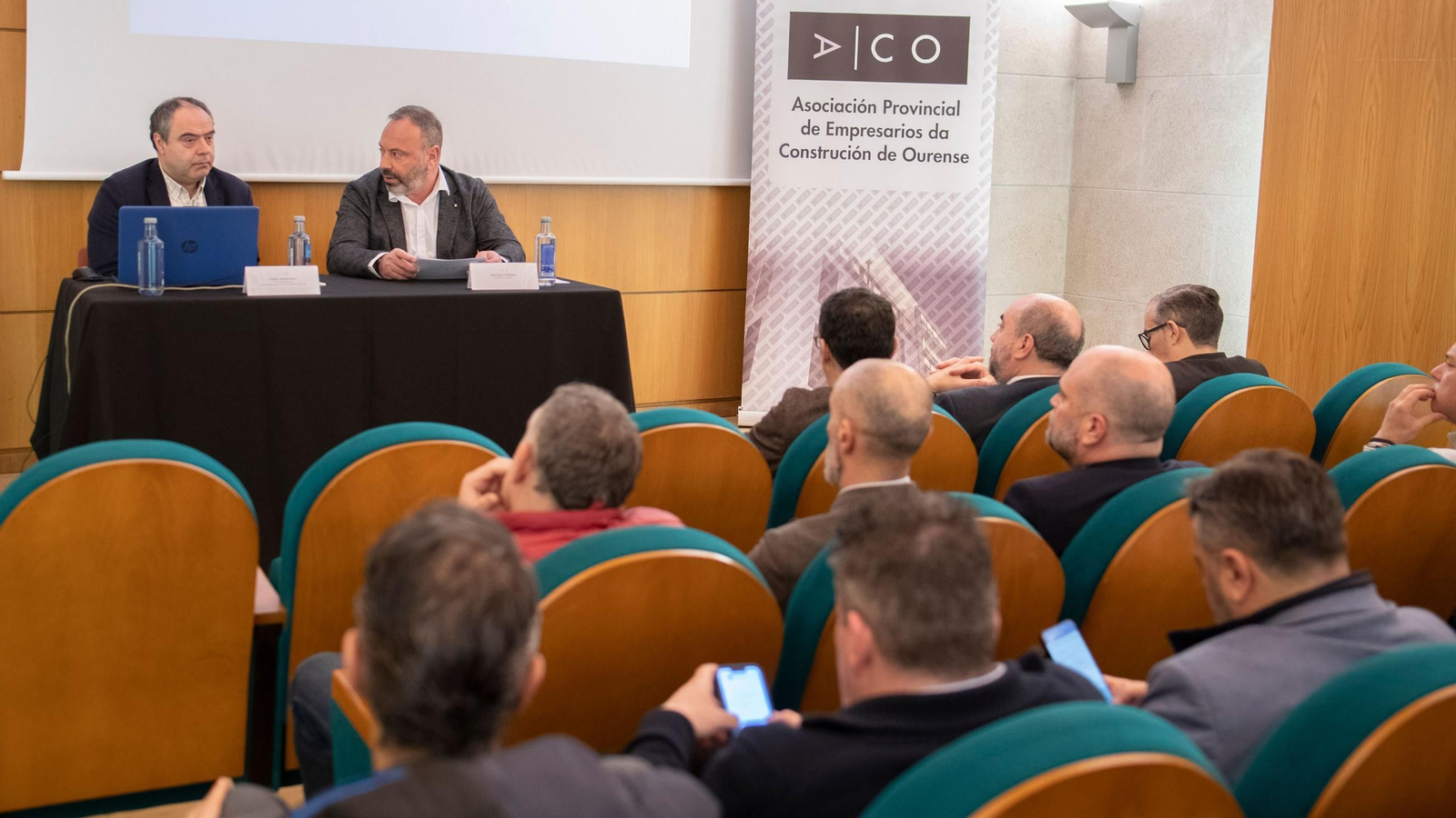 Daniel Hermosilla junto a Santiago Ferreiro, presidente de los constructores.