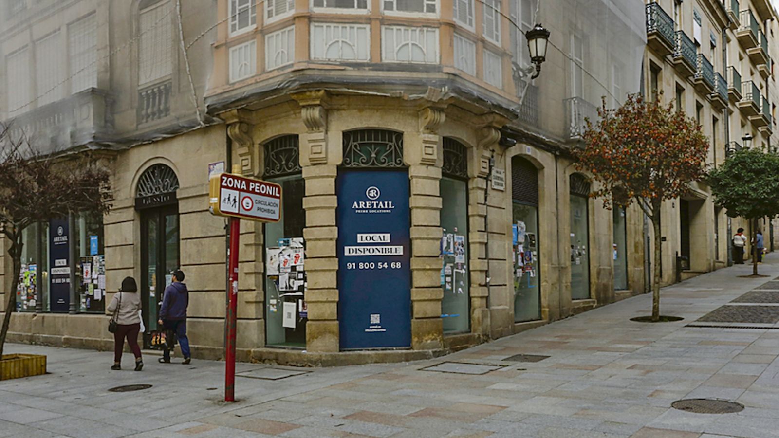 Calle del Paseo de Ourense, con la apertura de un nuevo local.