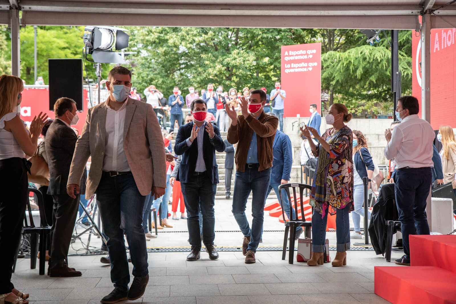 OURENSE (XARDÍNS DO POSÍO). 27/06/2020. OURENSE. El presidente del gobierno, Pedro Sánchez, acompaña al candidato a la Xunta de Galicia, Gonzalo Caballero y a Marina Ortega en un mitin del PSdeG-PSOE. FOTO: ÓSCAR PINAL