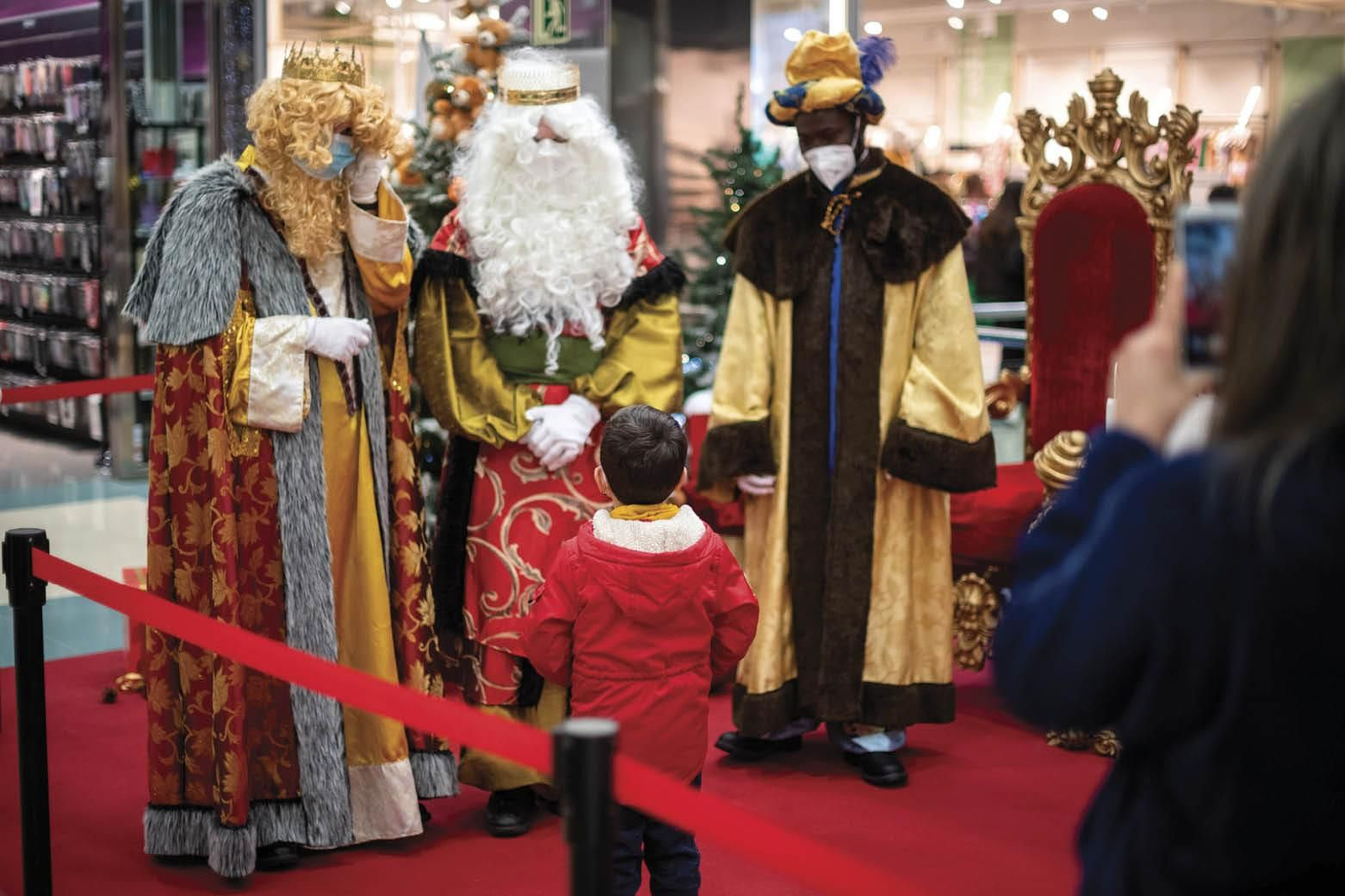 Gaspar, Melchor y Baltasar en su visita al Centro Comercial Ponte Vella. Óscar Pinal