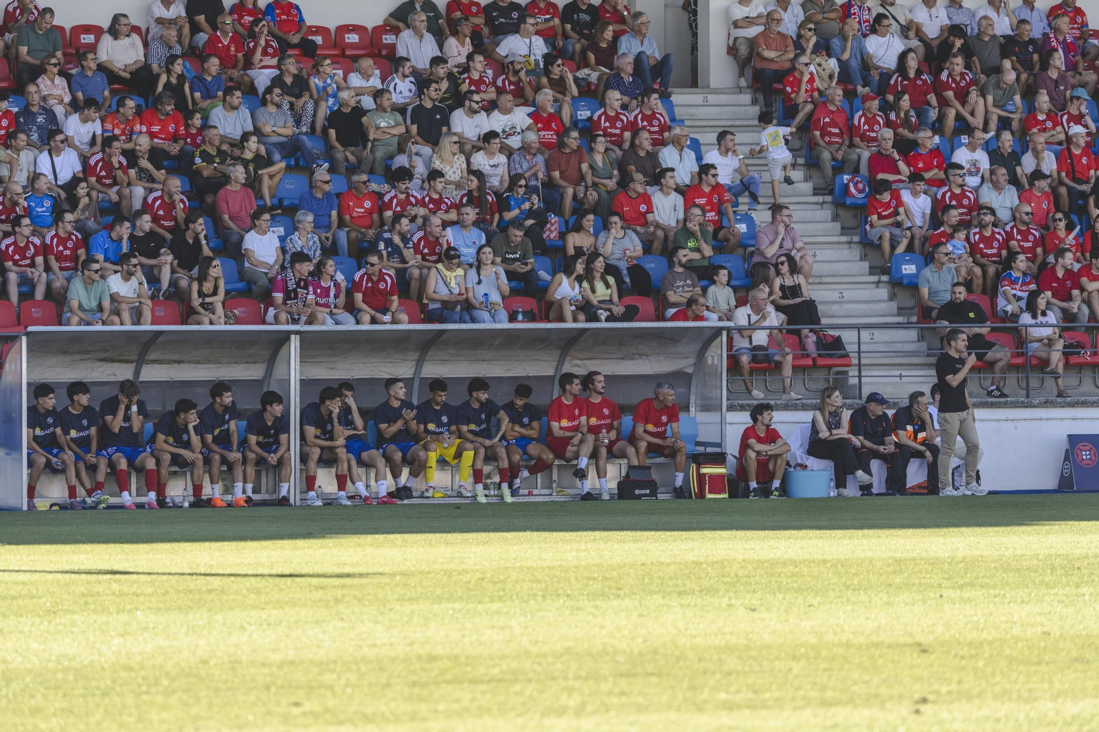 Galería |  O Couto vive una jornada de calor y una nueva derrota de la UD Ourense en Primera Federación