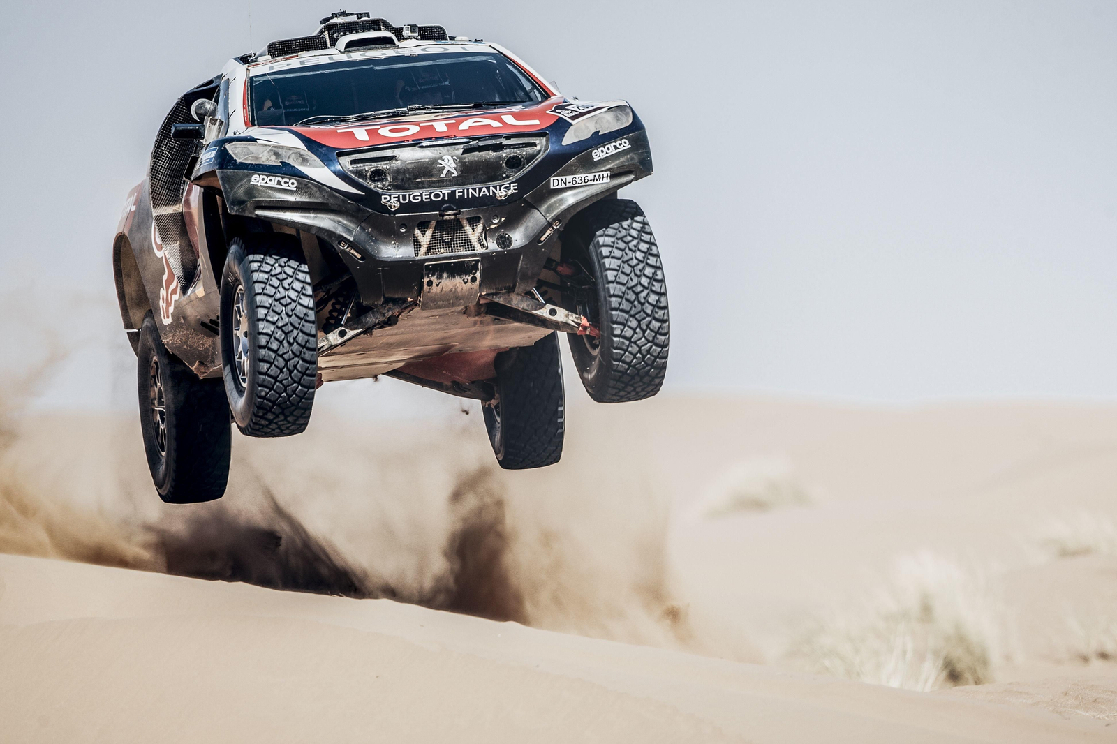El Peugeot 2008 DKR, durante una sesión de test.