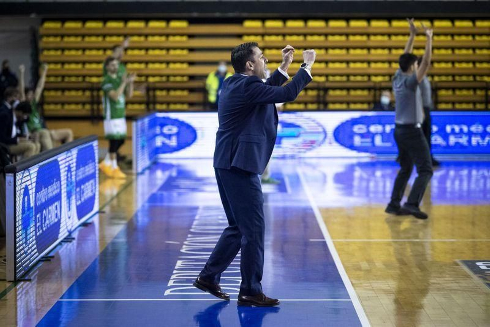 Partido en el Pazo entre el COB y el Cáceres // FOTO: ÓSCAR PINAL