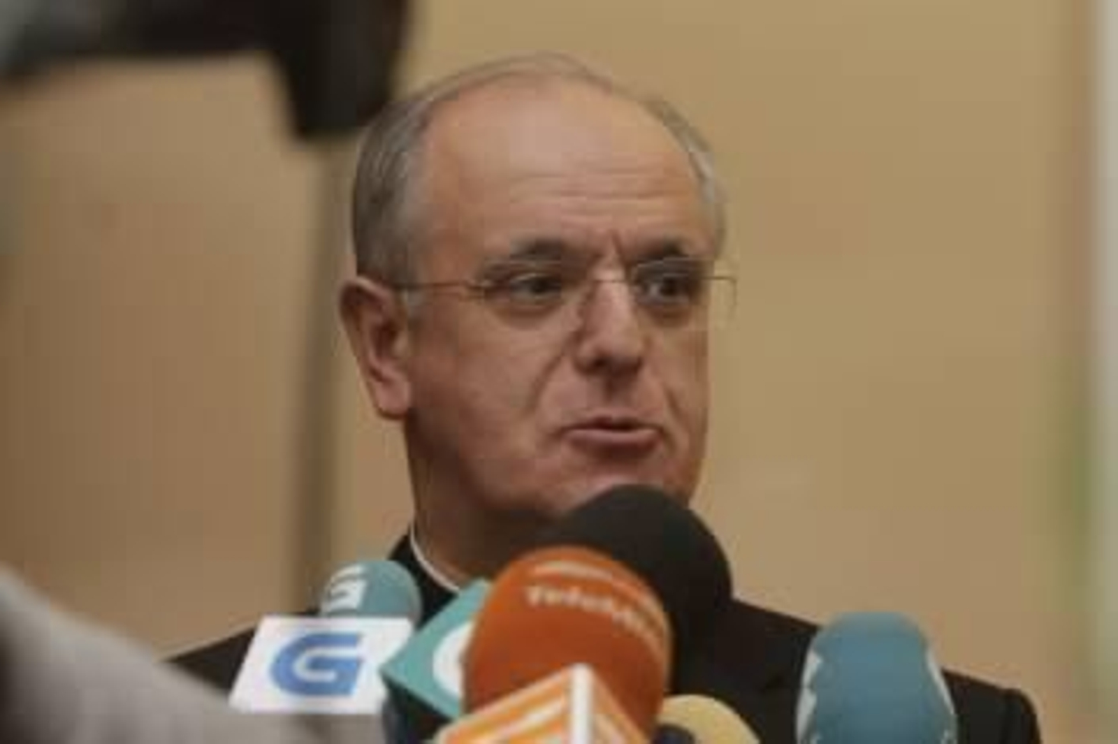 Monseñor Leonardo Lemos, durante la rueda de prensa. (Foto: MIGUEL ÁNGEL)
