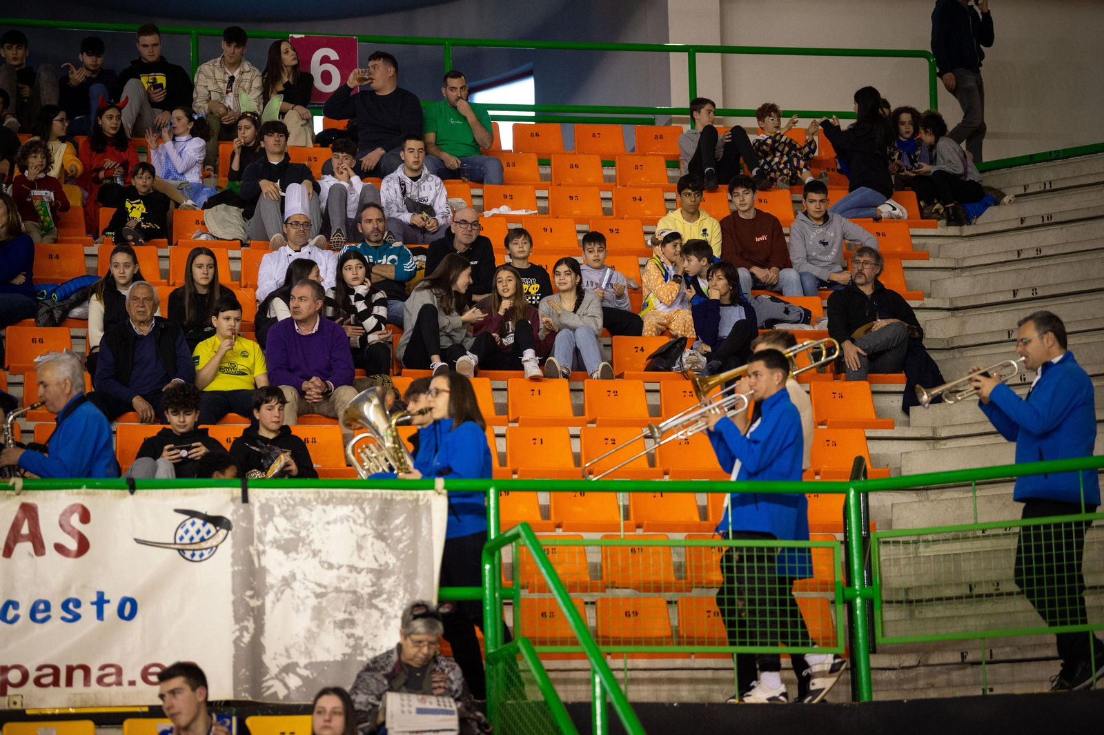 Partido de liga LEB Oro entre o COB e o Básquet Coruña. FOTO: ÓSCAR PINAL