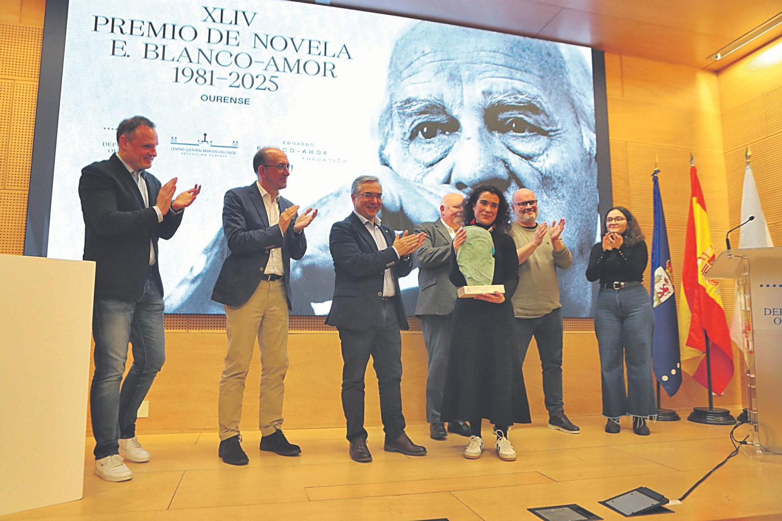 A narradora Cecilia Fernández recibe o XLIV Premio Blanco Amor de Novela.