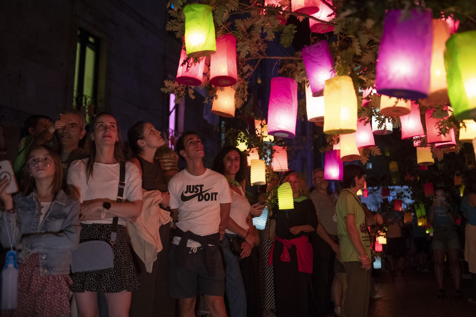 Galería | Celanova vuelve a disfrutar bajo la luz de los faroles durante A Ramallosa