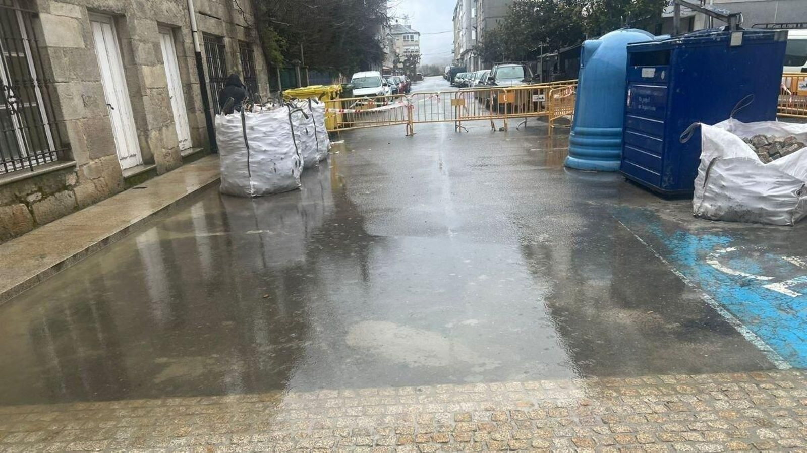 Zona inundada en la polémica obra.