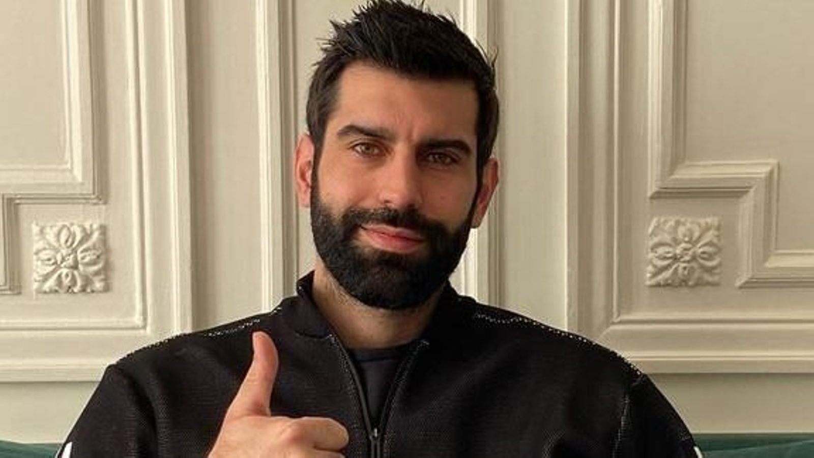 Corrales, en su casa de Paris.