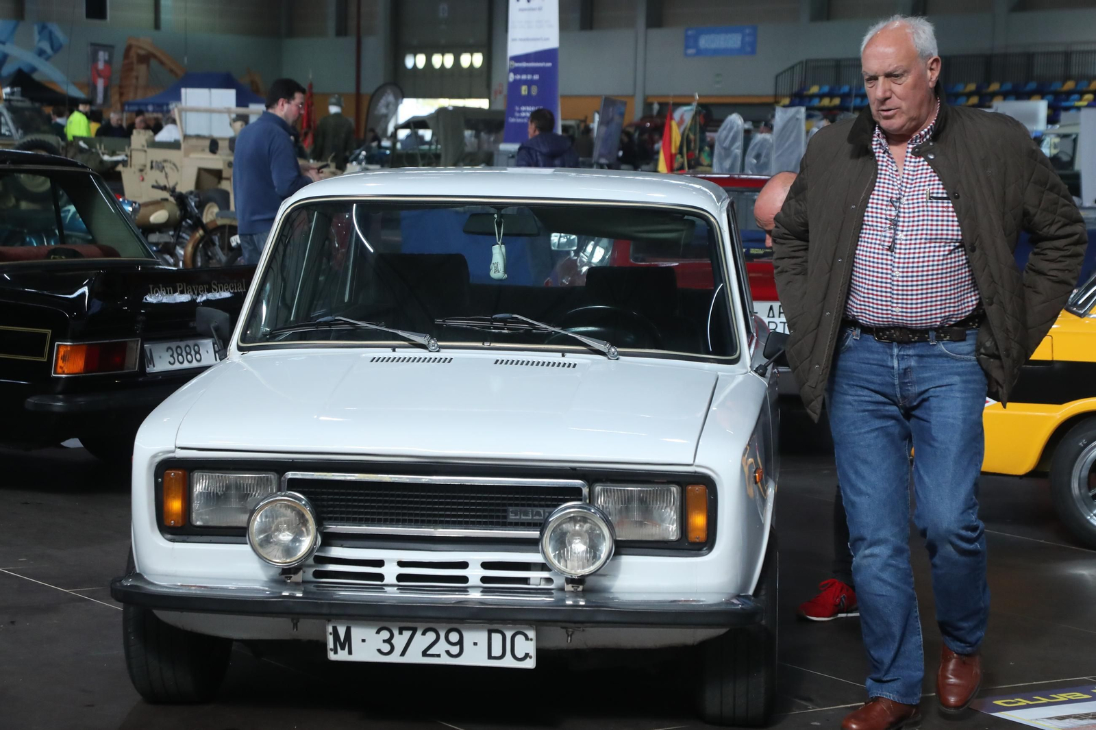 Galería | Más de un centenar de coches en el Salón del Automóvil Clásico