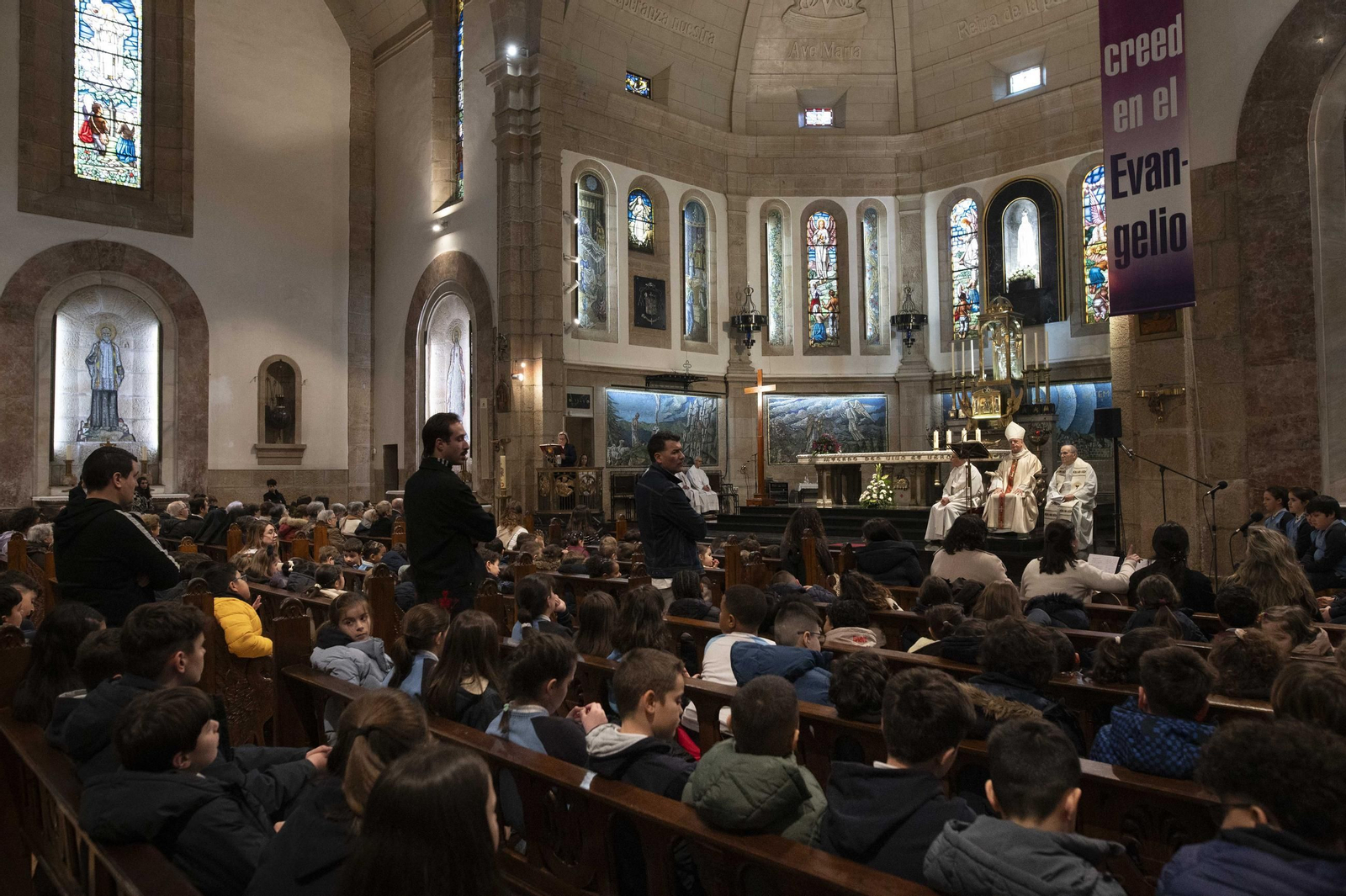 Galería | El Colegio Santo Ángel celebra su centenario dedicado a la formación de los ourensanos