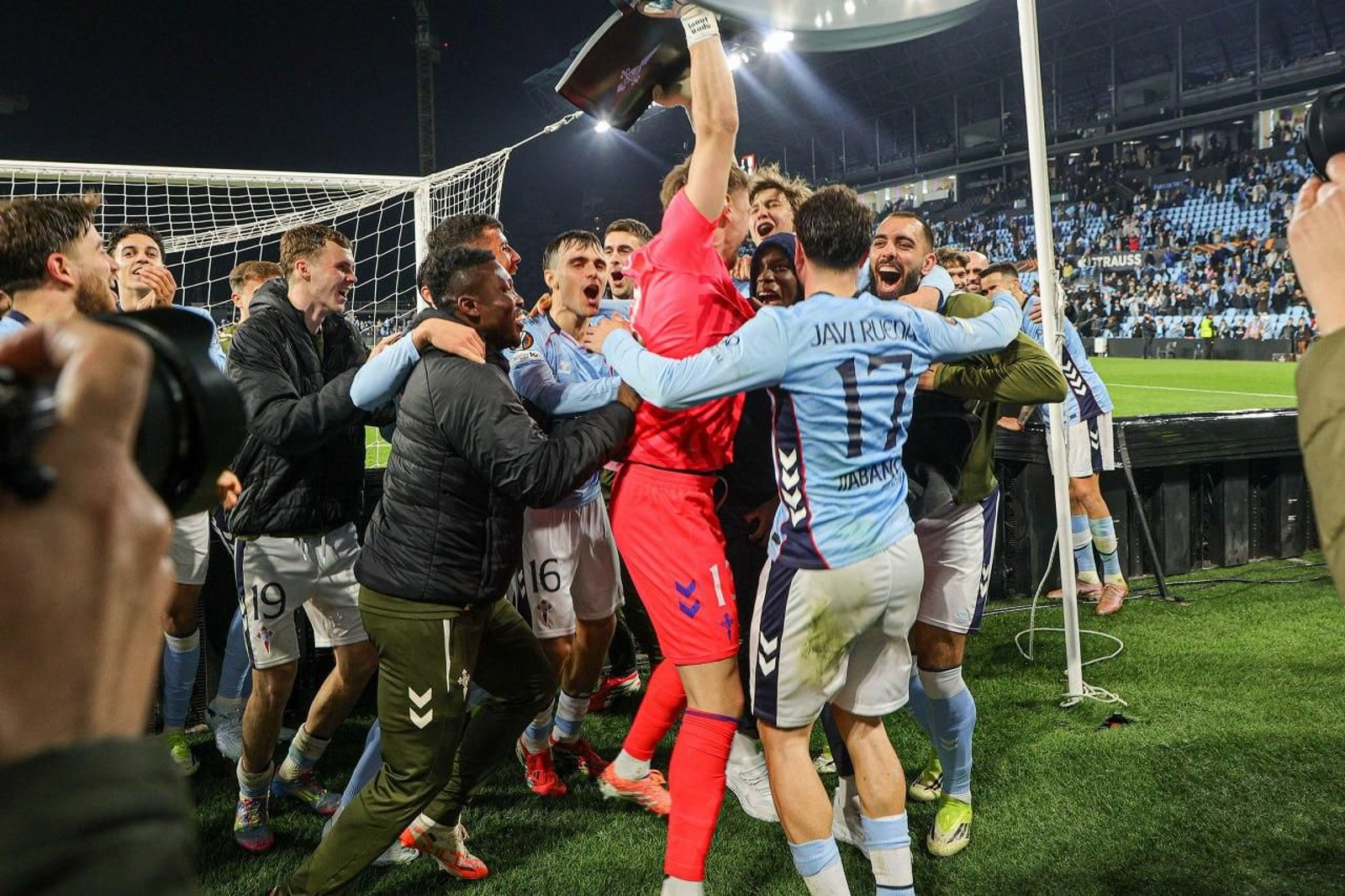 Galería | El Celta y el PAOK hacen vibrar Balaídos