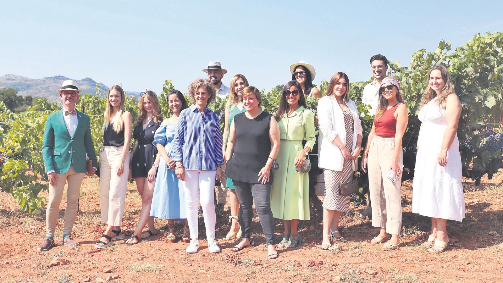 Un proyecto especial que acaba de presentar Roberto Verino su bodega Gargalo, en Verín. Se trata de “Caminae” una colección cápsula inspirada en el Camino de Santiago.