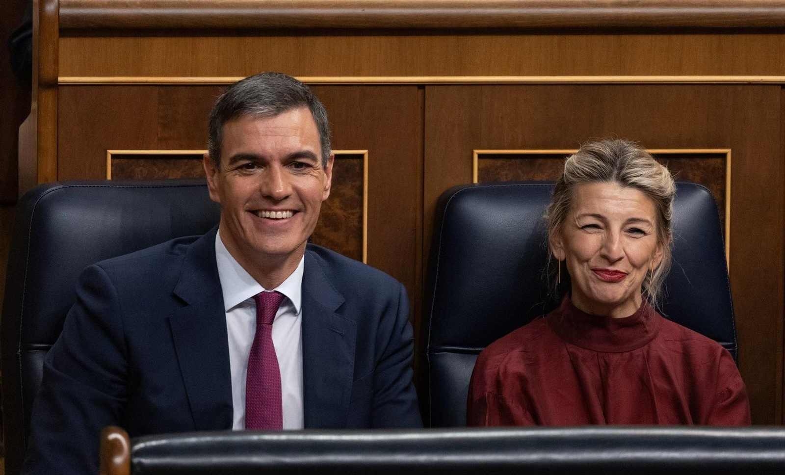 El presidente del Gobierno, Pedro Sánchez y la vicepresidenta segunda y ministra de Trabajo, Yolanda Díaz, durante una sesión de control al Gobierno (EP).