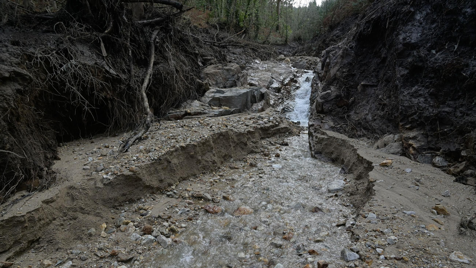 Rotura y desbordamiento de una antigua balsa minera en Monte Neme, este sábado