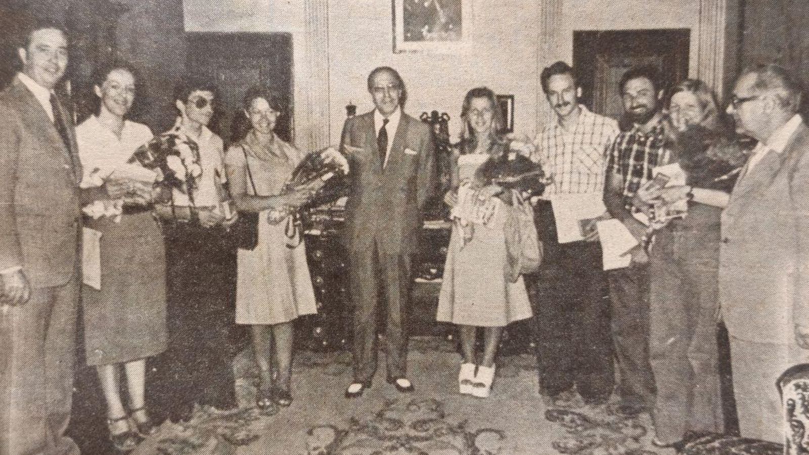 Los cuatro matrimonios junto al alcalde de Orense.