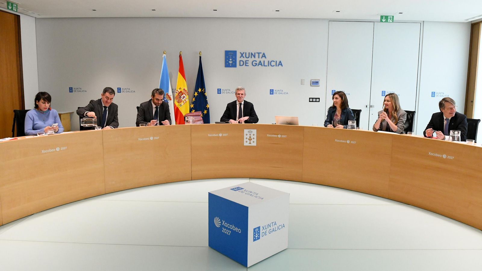 El presidente de la Xunta, Alfonso Rueda en el centro de la imagen