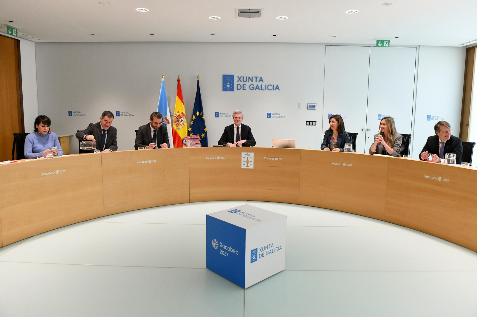 El presidente de la Xunta, Alfonso Rueda en el centro de la imagen