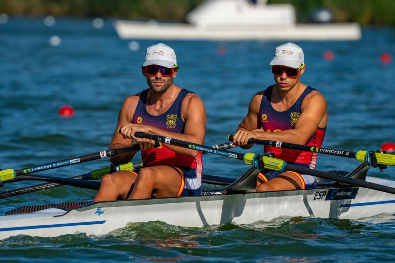 El moañés Rodrigo Conde y el noiés Caetano Horta, en la semifinal del Mundial de Remo ayer.