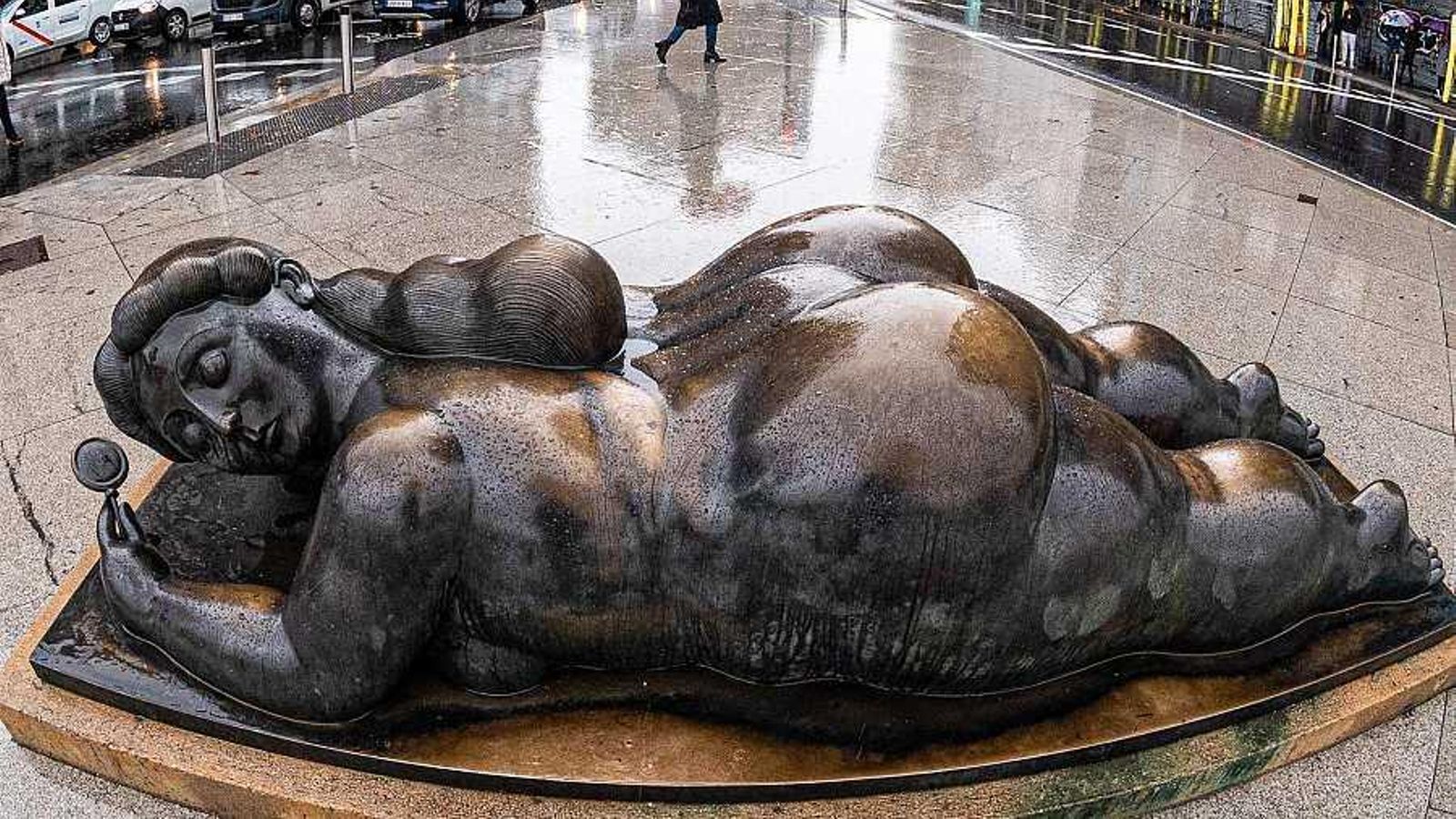 "Mujer con espejo", de Fernando Botero. EFE