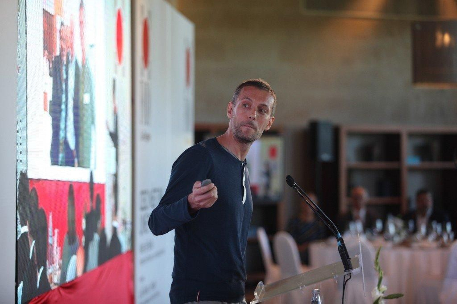 Karel de Beule, en el Foro La Región - 02