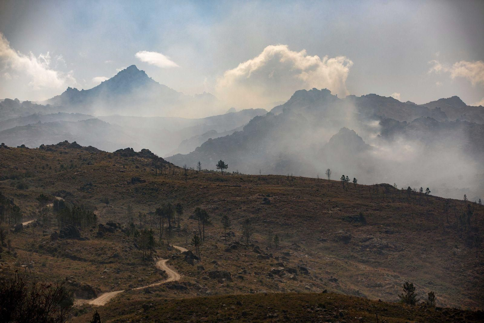El Xurés se tiñe de negro tras los incendios (XESÚS FARIÑAS)
