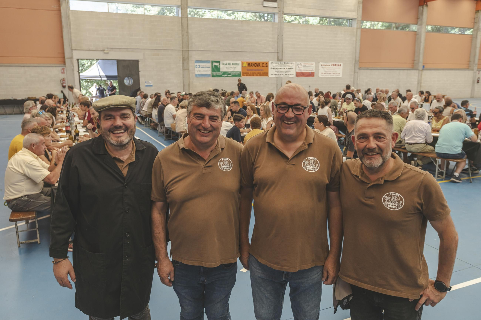 Galería | A Merca disfruta de una gran Festa do Porco ó espeto, en fotos