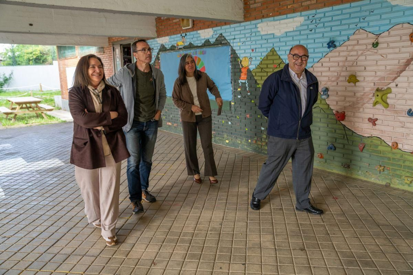 Ortiz y Pérez Ares, en la visita al colegio de Cabral.