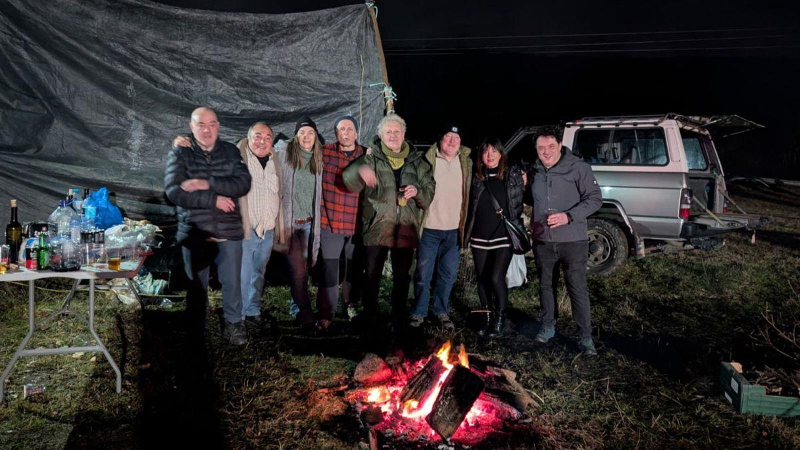 A fogueira convértese no centro de cada grupo de xente.