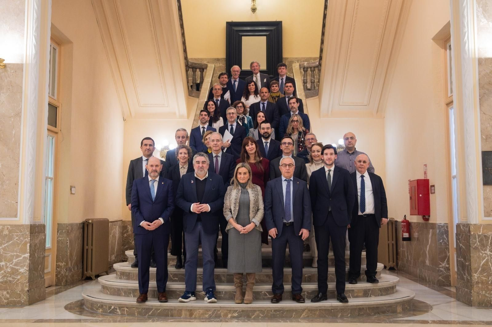Los asistentes a la reunión interministerial, con la presidenta del Celta, Marián Mouriño, en la segunda fila.