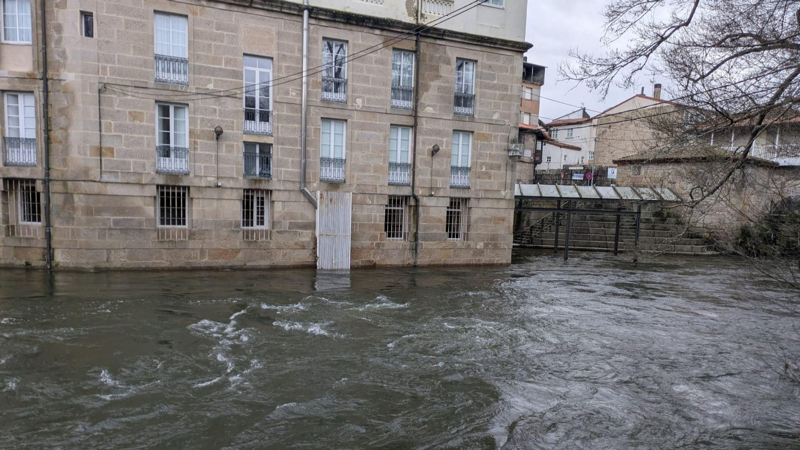Zona de A Burga de Baños de Molgas completamente inundada