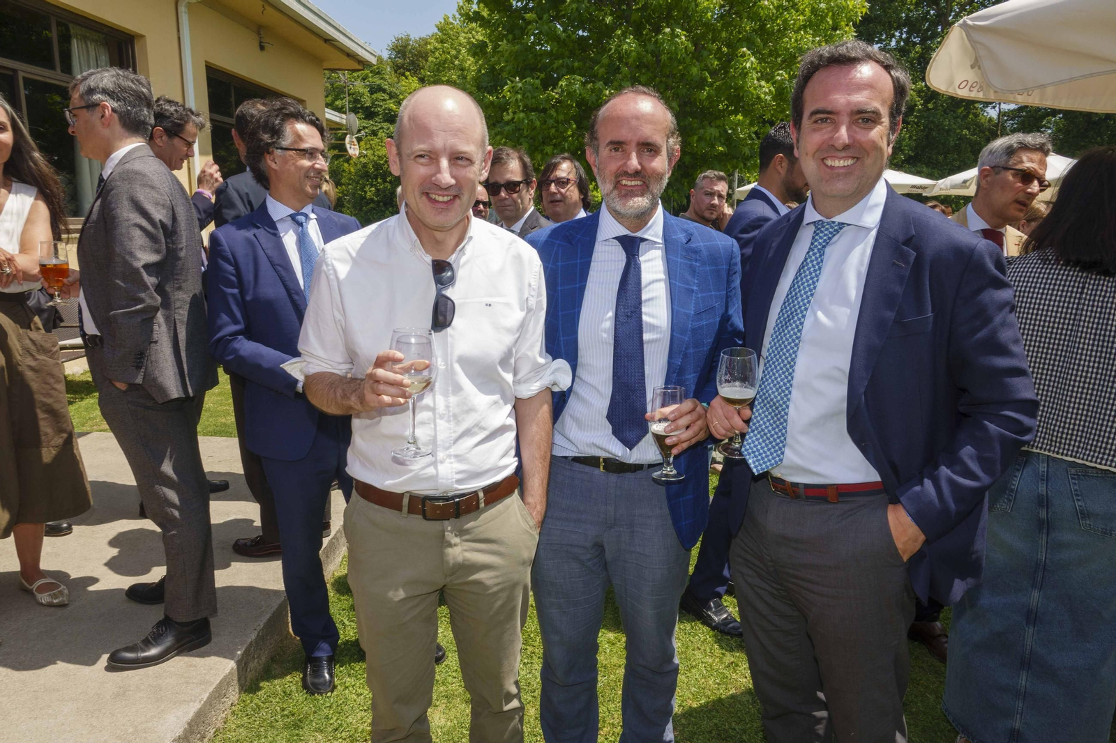 Galería | Emotiva despedida en Vigo al exjuez decano Germán Serrano
