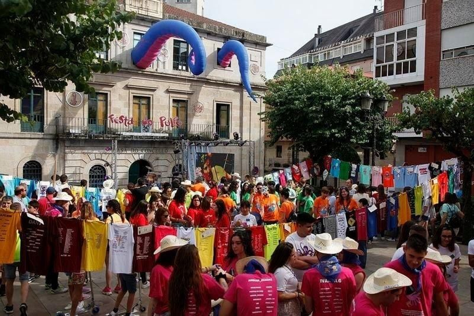 Festa de camisetas en O Carballiño (Foto: Miguel Ángel).