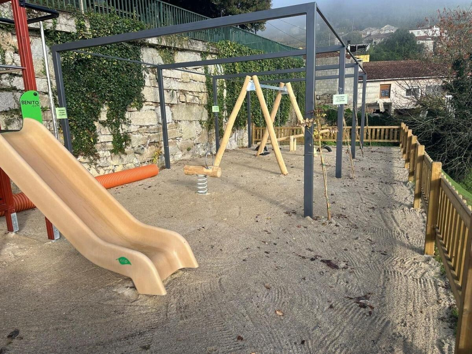 El nuevo parque infantil de la localidad de Lebosende.