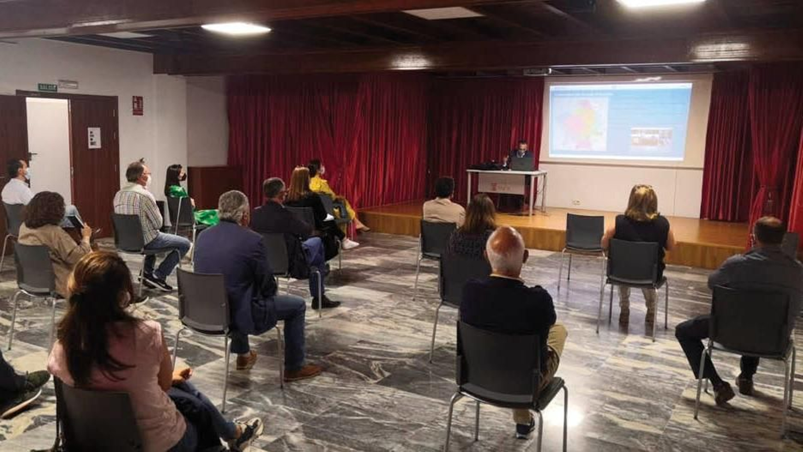 Un momento de la reunión celebrada ayer en Bande.