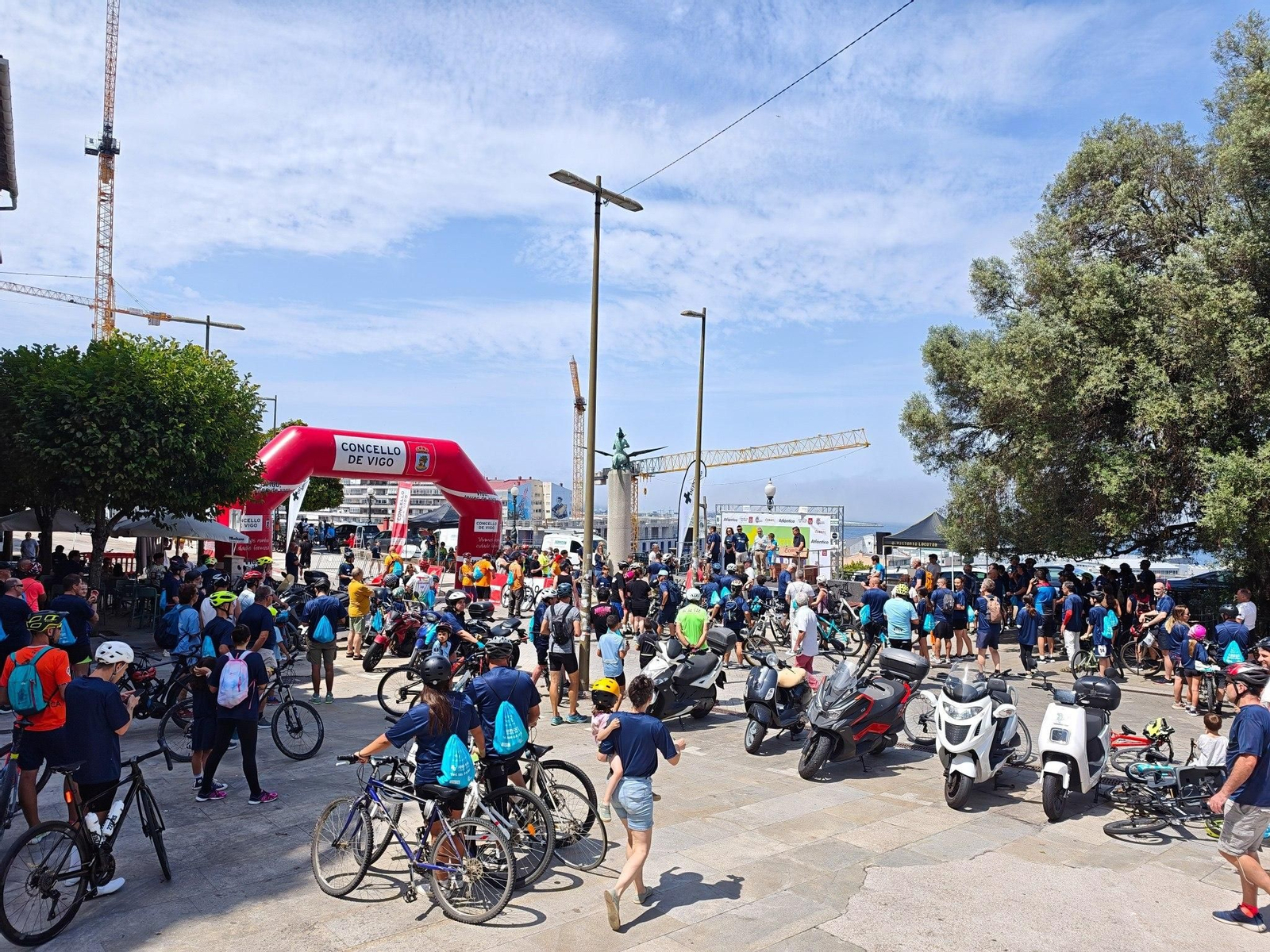 Galería | El ciclismo toma Vigo con la primera edición del Día de la Bici de Atlántico