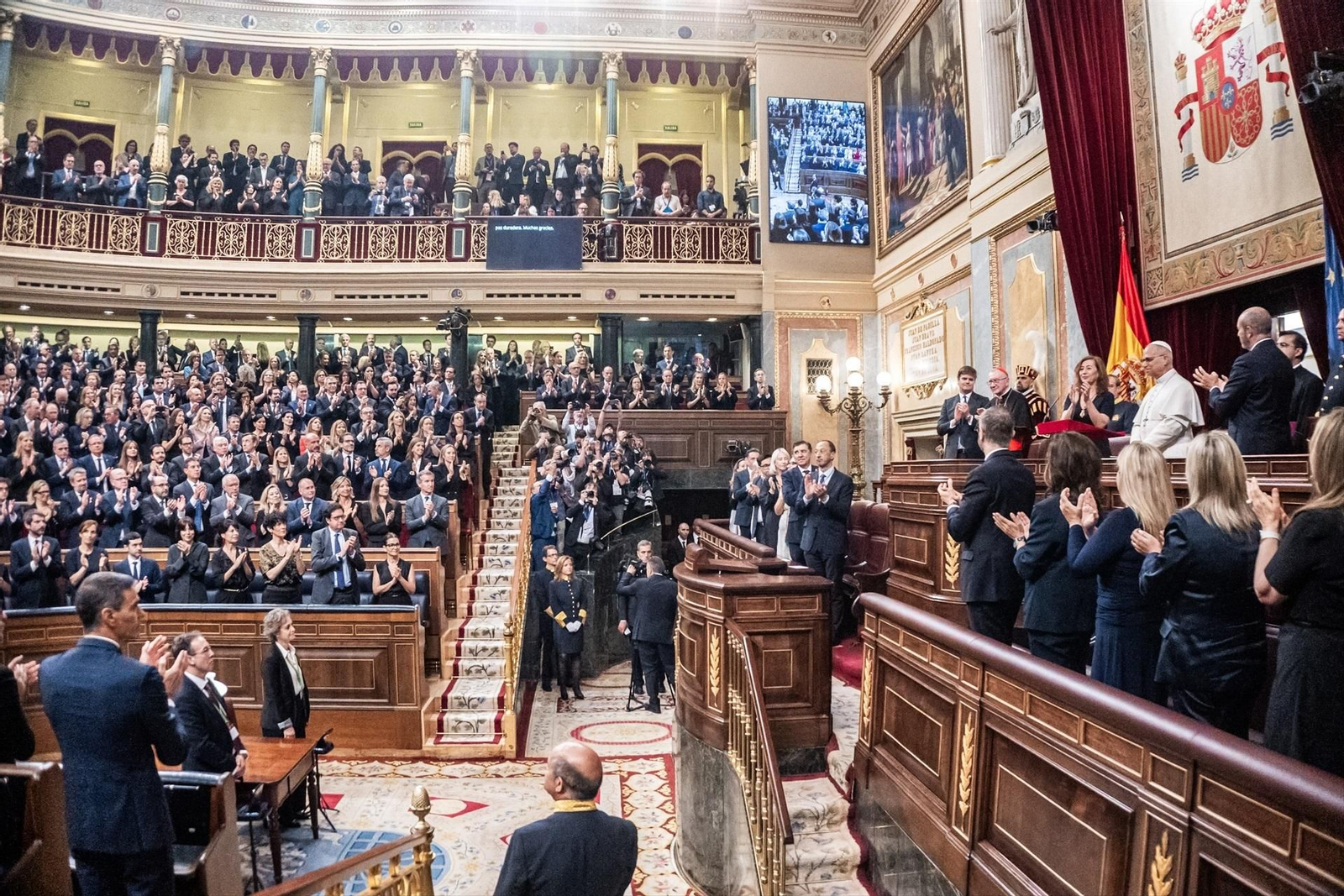 Galería | Las mejores fotos del tercer día de la visita del papa León XIV en Madrid, del Congreso al Bernabéu