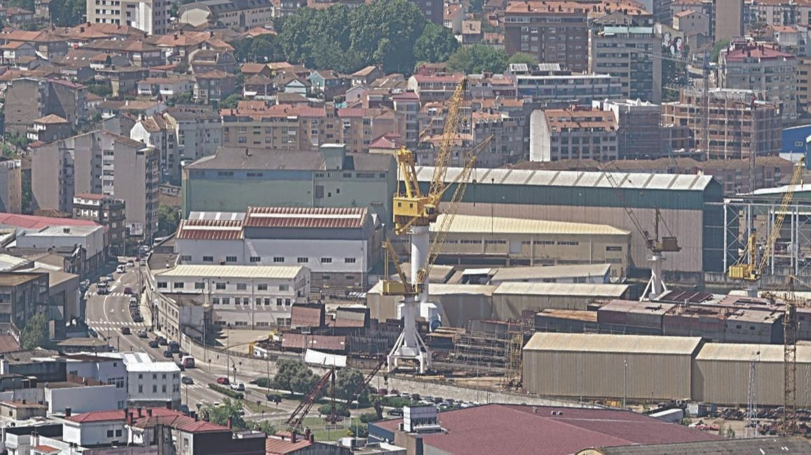 Instalaciones de Barreras en primer plano y justo detrás las de Armón Vigo que creará un macroastillero.