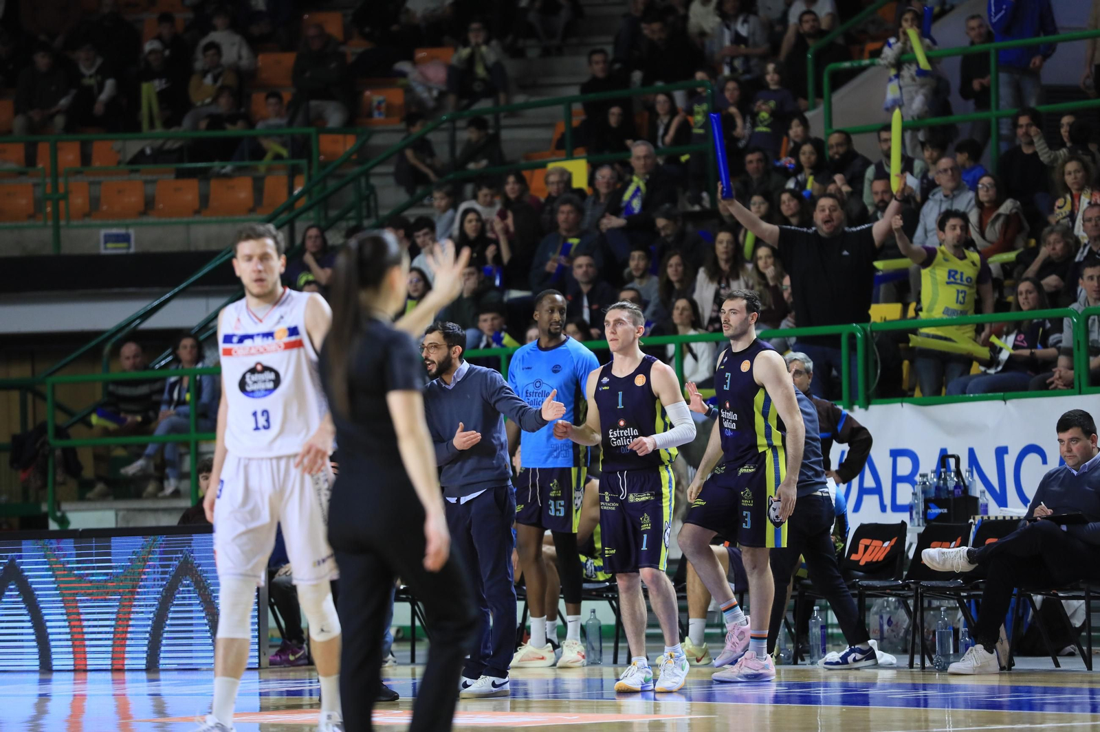 Galería | El Pazo, a reventar para el derbi COB-Obradoiro