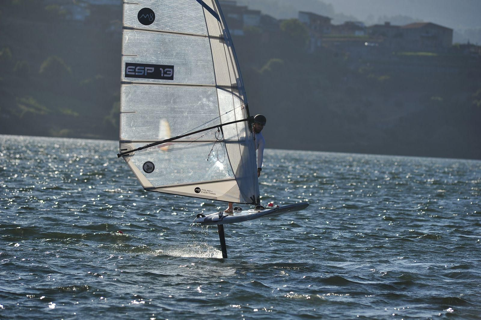 Jornada de windsurf en Castrelo de Miño.