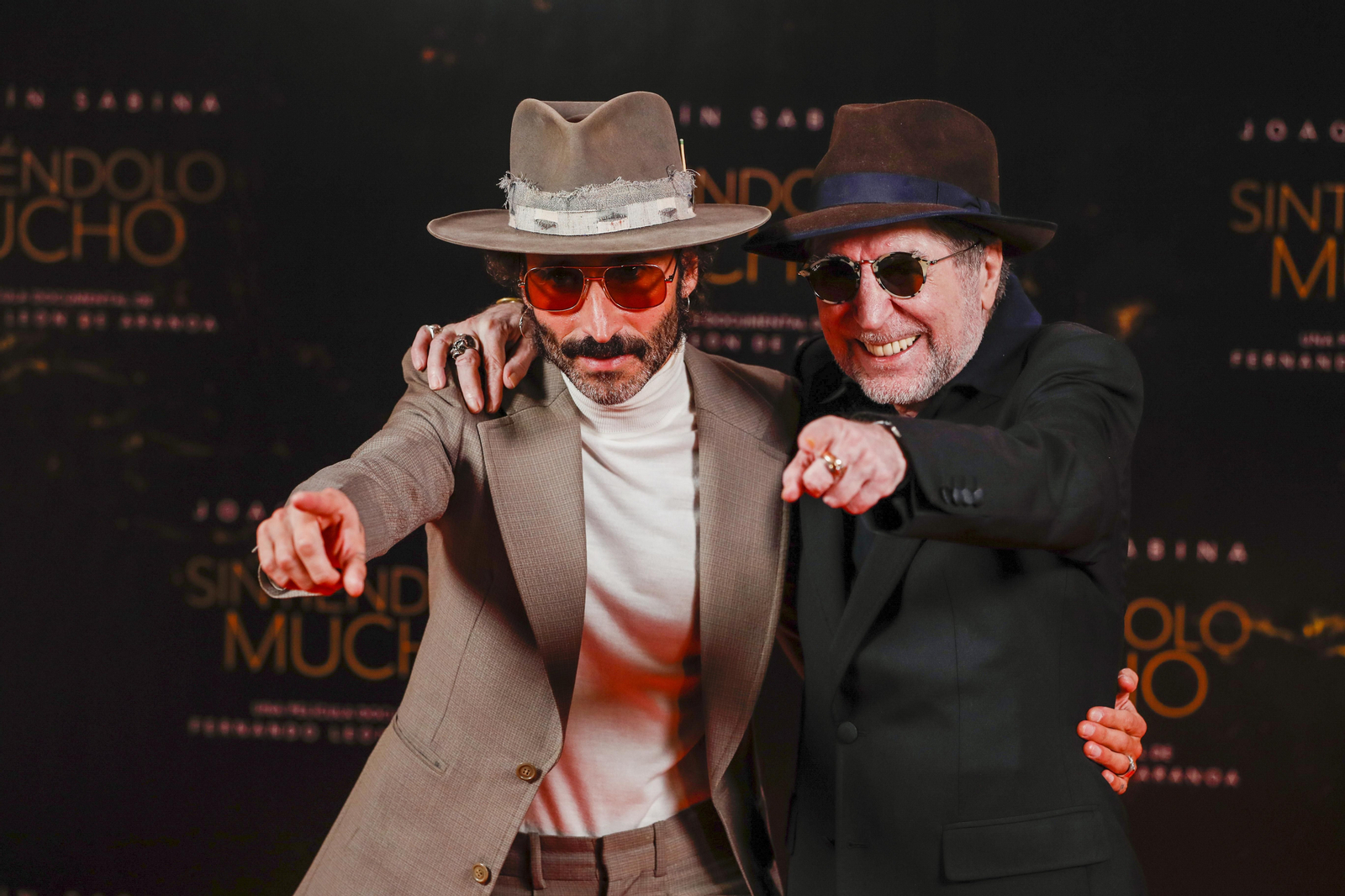 Leiva (i.) acompañó a Sabina en la presentación de su documental.