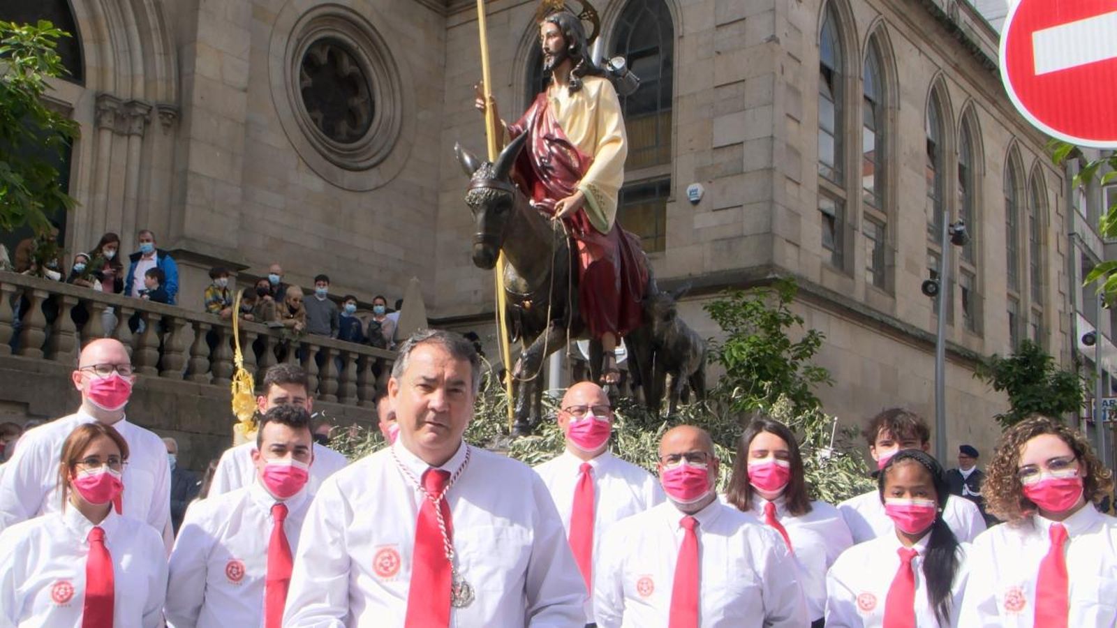 JUAN GARCÍA MALLO, CON LOS VOLUNTARIOS DE VODEA